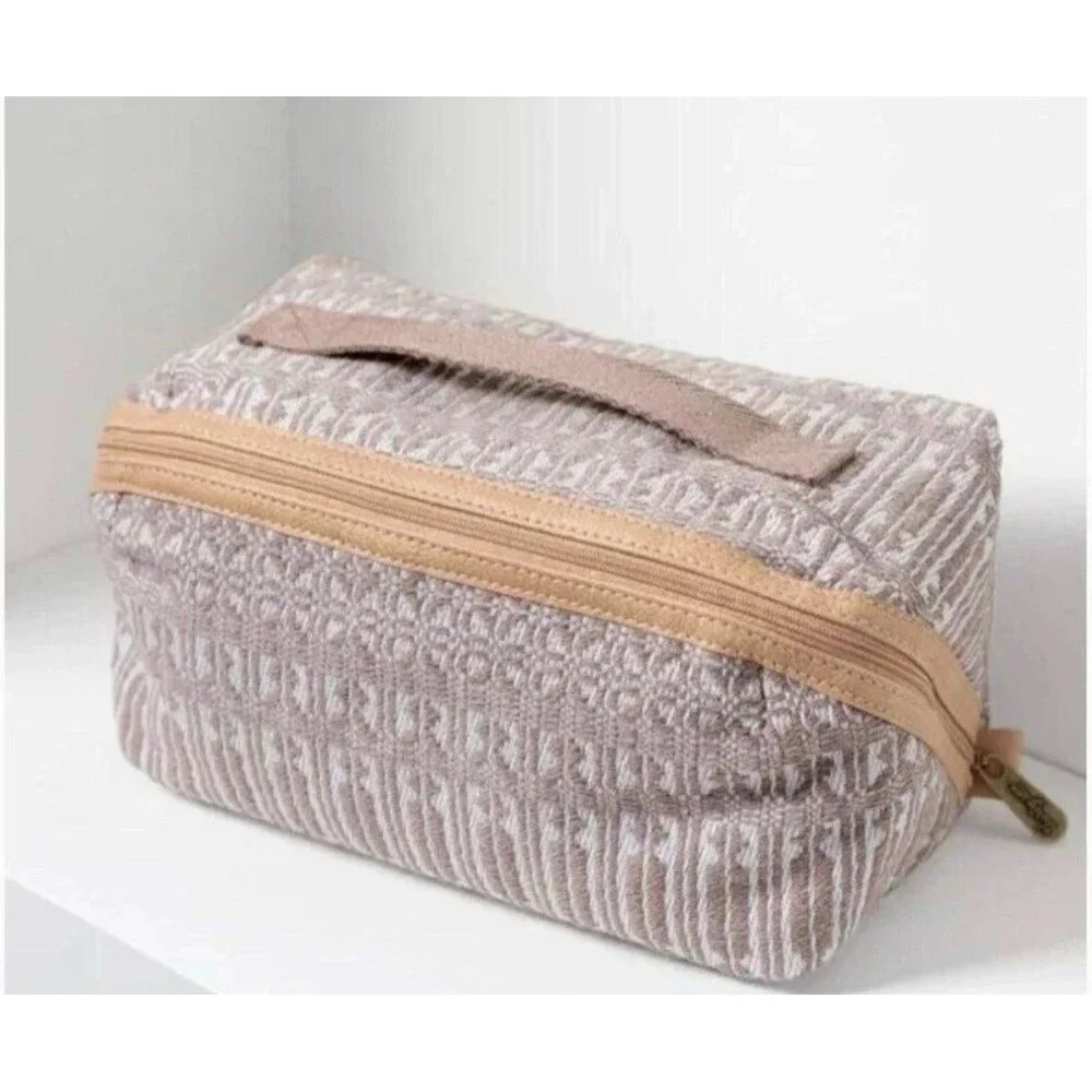 NWOT Thirty-One Gifts Canyon Weave Geometric Bohemian Expanding Travel Case